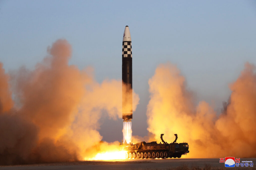 Raketë, Korea e Veriut, foto nga Korean Friendship Association