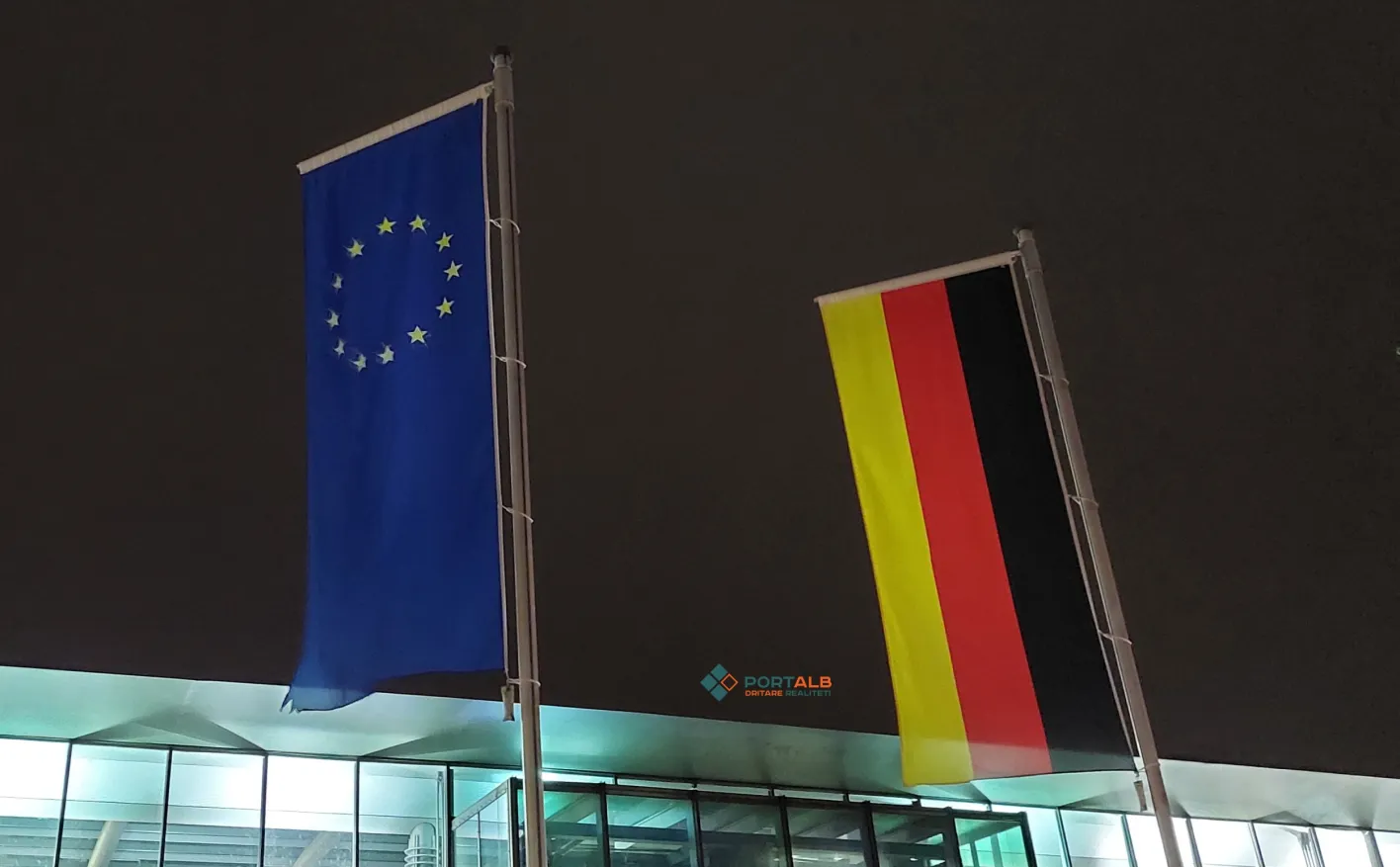 Flamur i Gjermanisë dhe Bashkimit Evropian (BE) në Dortmund. Foto nga Faton Curri / Portalb.mk