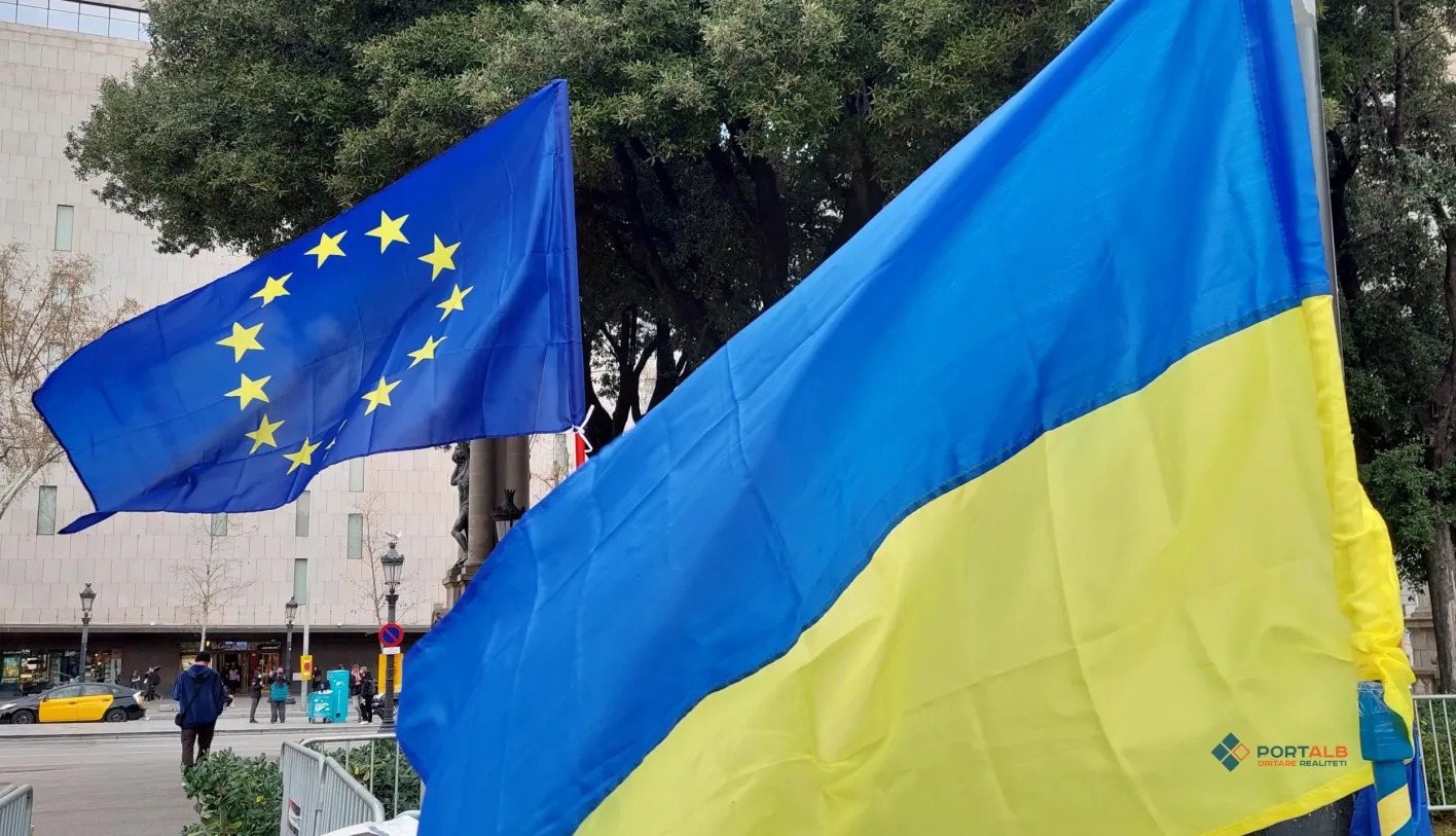 Flamuri i Ukrainës dhe Bashkimit Evropian. Foto nga Faton Curri / Portalb.mk.