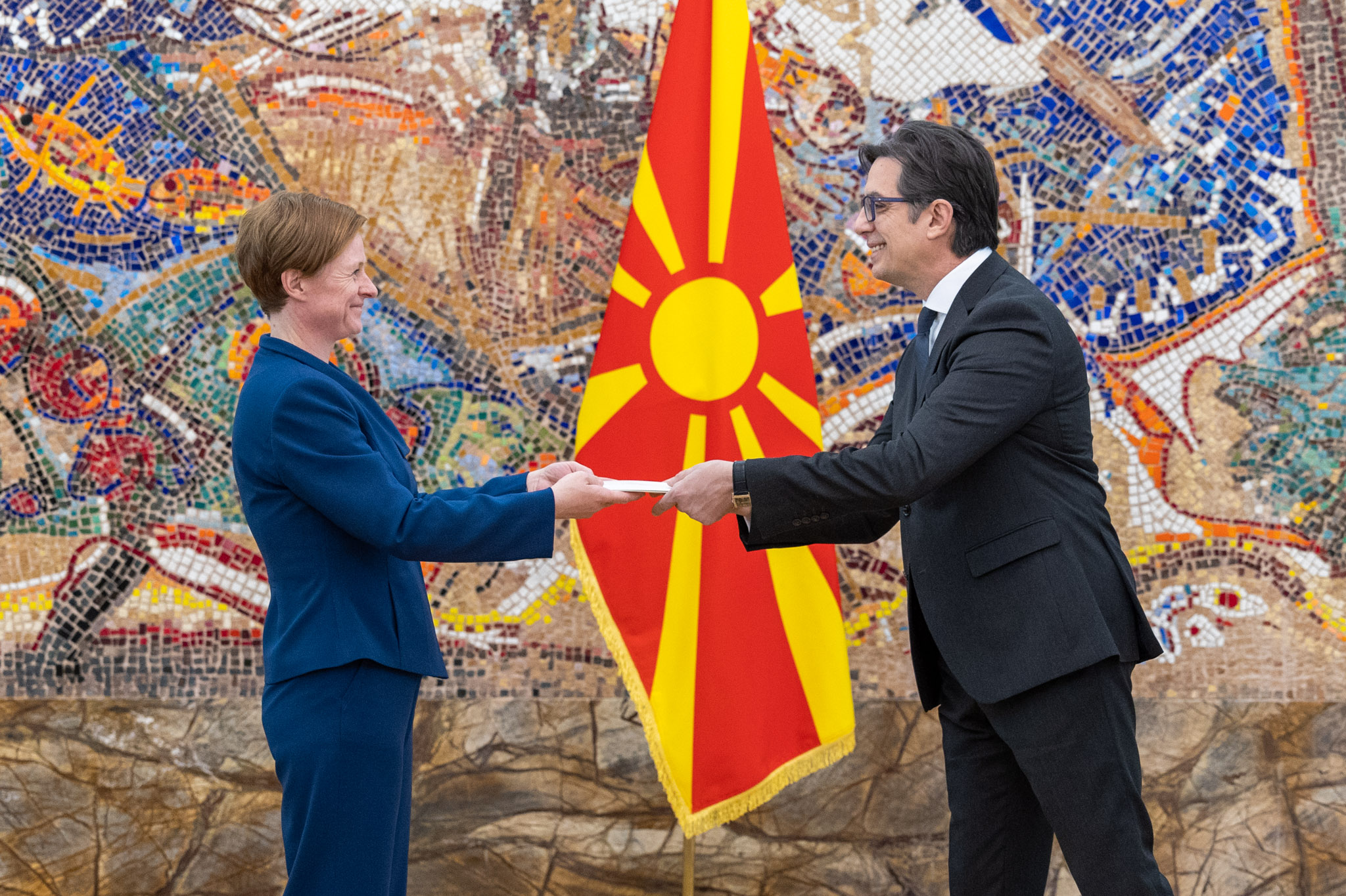 Presidenti i Maqedonisë së Veriut - Stevo Pendarovski dhe ambasadorja e Gjermanisë në Maqedoninë e Veriut - Petra Dreksler. Foto: Presidenca e RMV-së