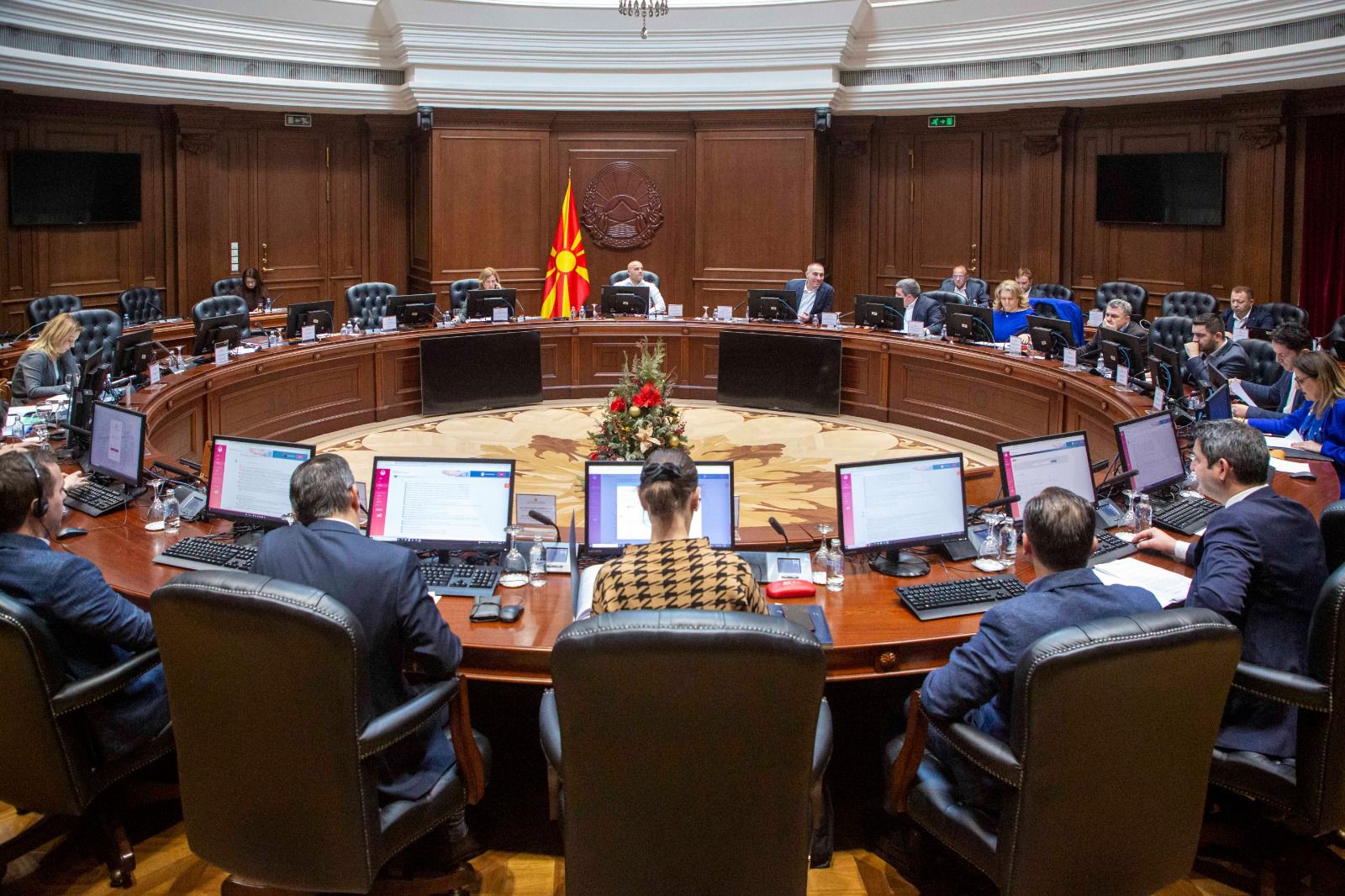 Mbledhje nga seanca e Qeverisë së Maqedonisë së Veriut. Foto nga Admirim Aliti (Facebook)