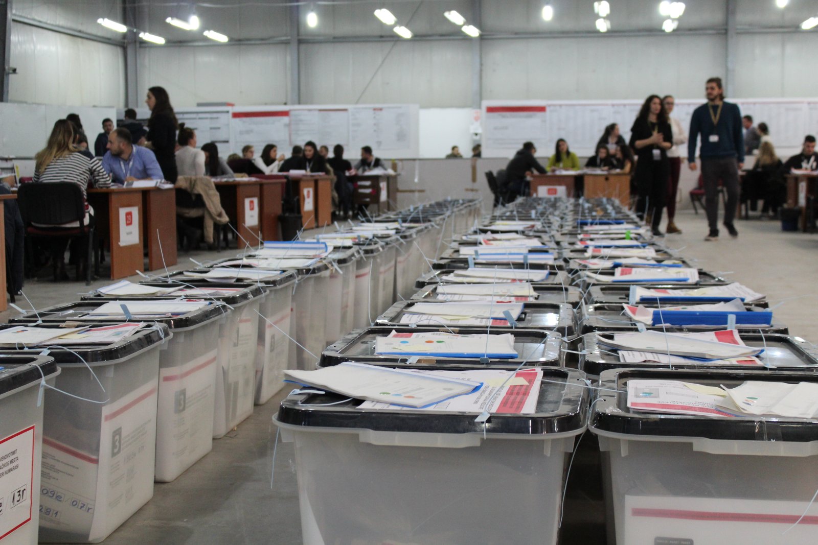 Zgjedhjet në Kosovë. Foto nga Komisioni Qendror i Zgjedhjeve (Facebook)