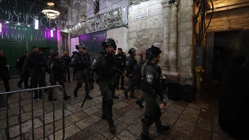 Policia izraelite në xhaminë Al-Aksa, foto: Anadollu Agency