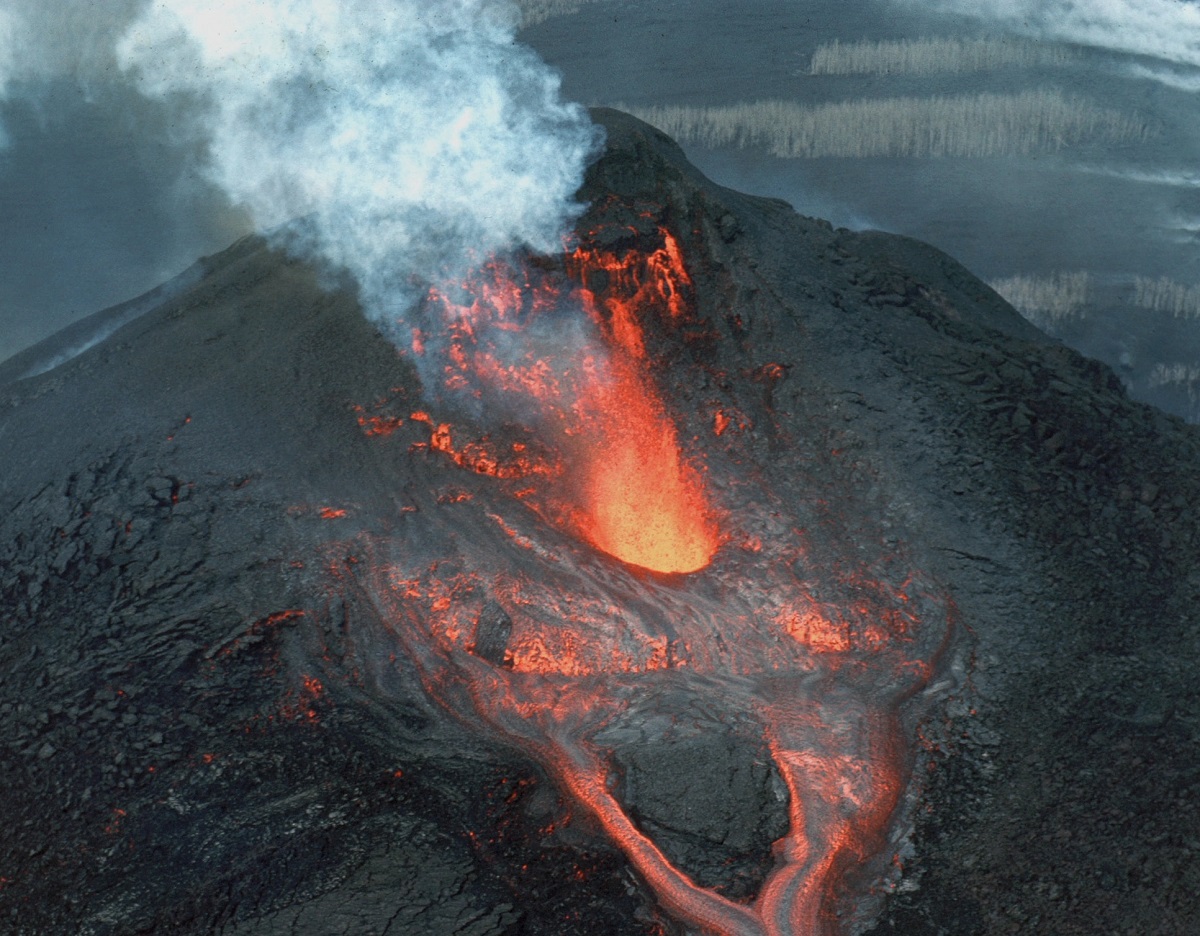 Vullkan, ilustrim, foto nga USGS/Unsplash