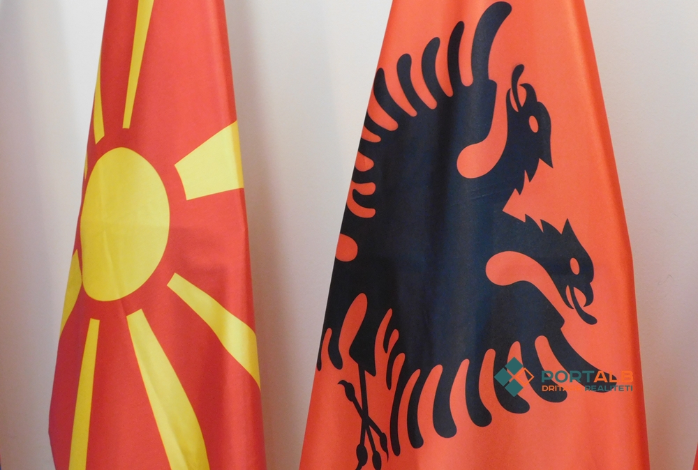 Flamujt e Maqedonisë Veriut dhe Shqipërisë, shqiptar, maqedonas, flamur, flamuj, RMV, Albania, shqiperi