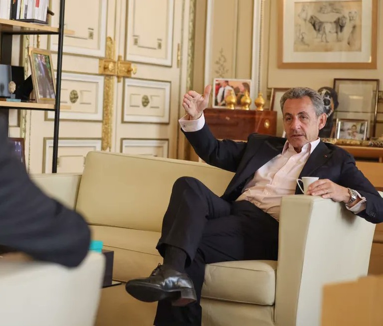 Nicolas Sarkozy (Nikolla Sarkozi), foto: Profili i tij në Twitter