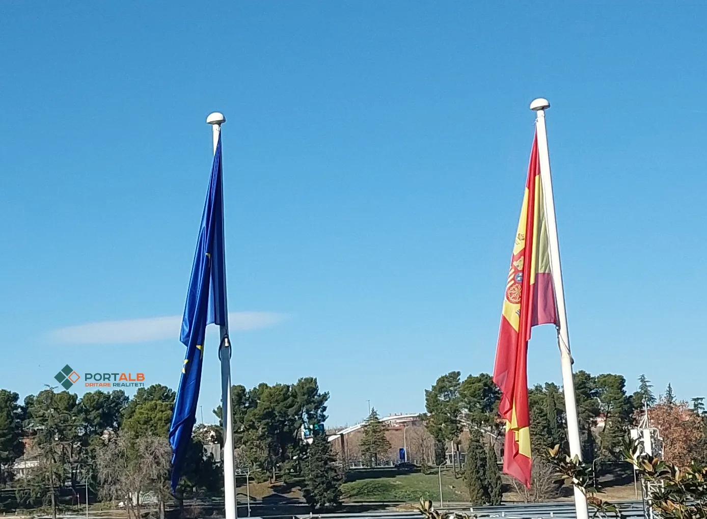 Flamuri i Bashkimit Evropian dhe Spanjë në Madrid, Spanjë. Foto nga Faton Curri - Portalb.mk