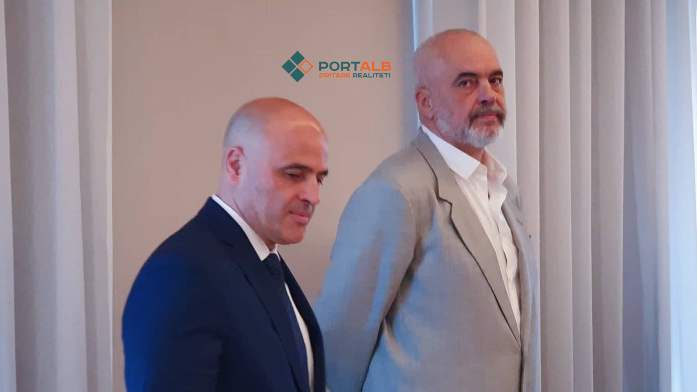 Dimitar Kovaçevski dhe Edi Rama. Foto: Fisnik Xhelili/Portalb.mk