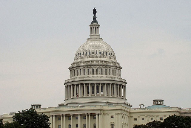 Kapitolli Senati amerikan. Foto nga PublicDomainPictures/Pixabay