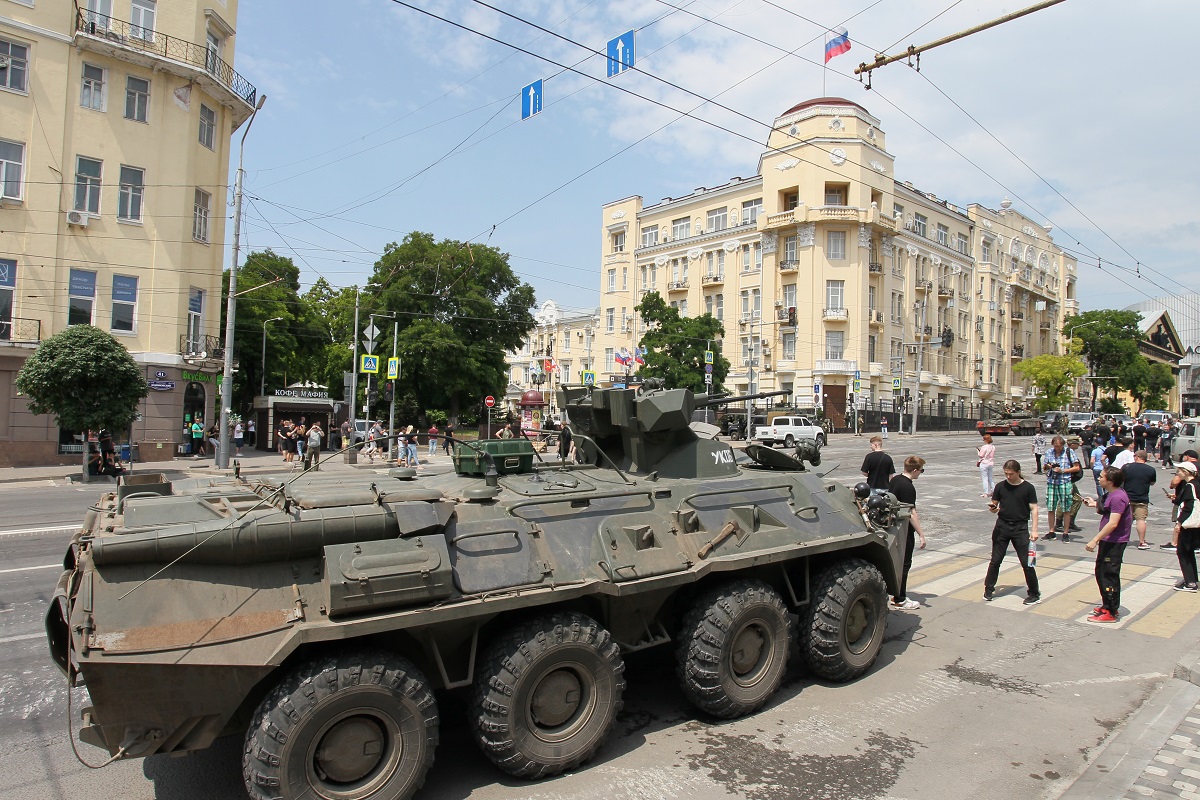 Tanke dhe luftëtarë Wagner në Rostov të Rusisë pas tensioneve midis Kremlinit dhe grupit paraushtarak. Foto: Anadolu Agency