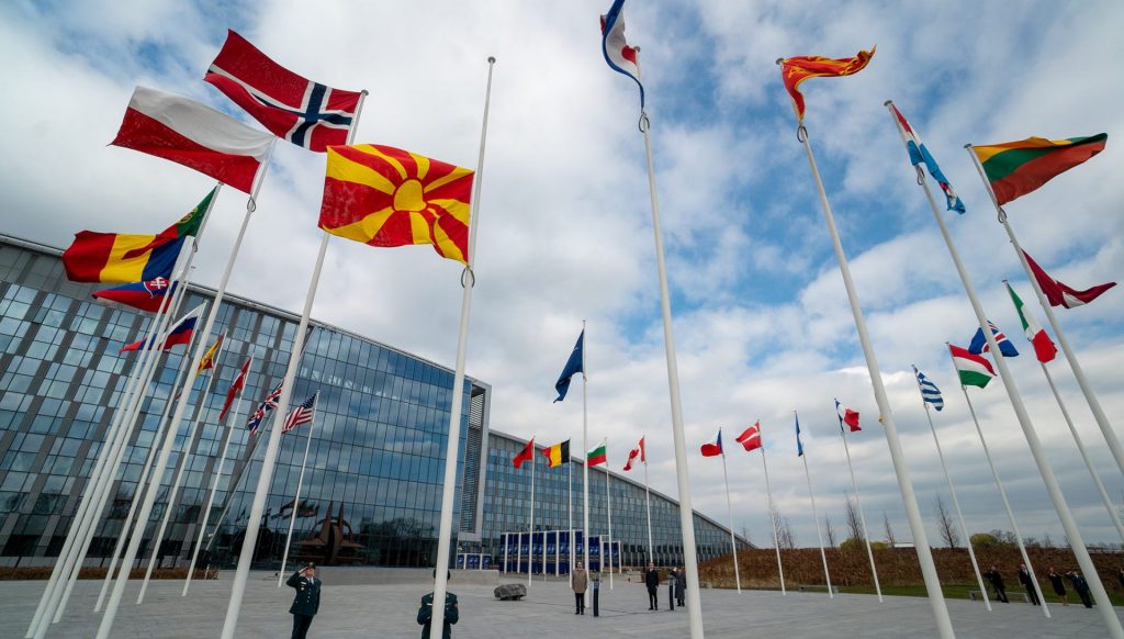 Flamuri i Maqedonisë së Veriut në selinë e NATO-s