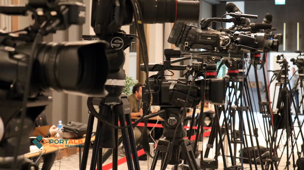Media, gazetarë, gazetari. televizion, kamera, foto: Suad Bajrami