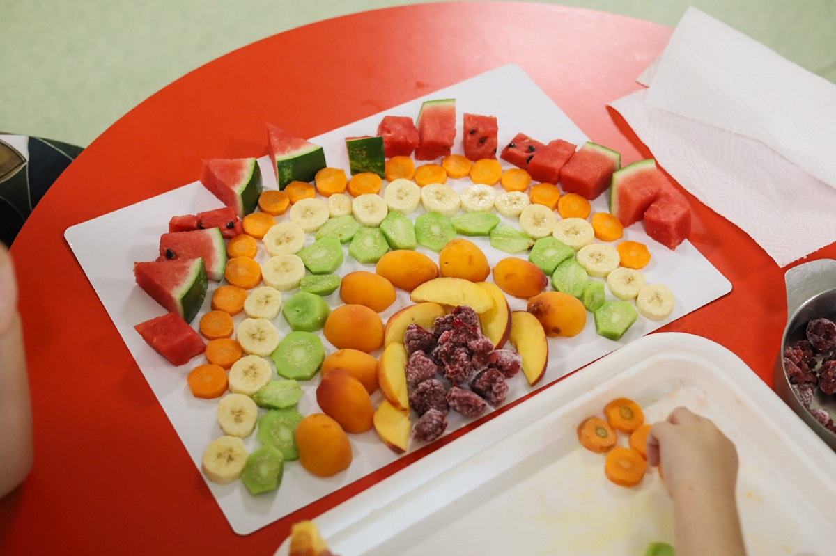 Projekti "Vakt i shëndetshëm për çdo fëmijë", pemë, fruta. Foto: Ministria e bujqësisë