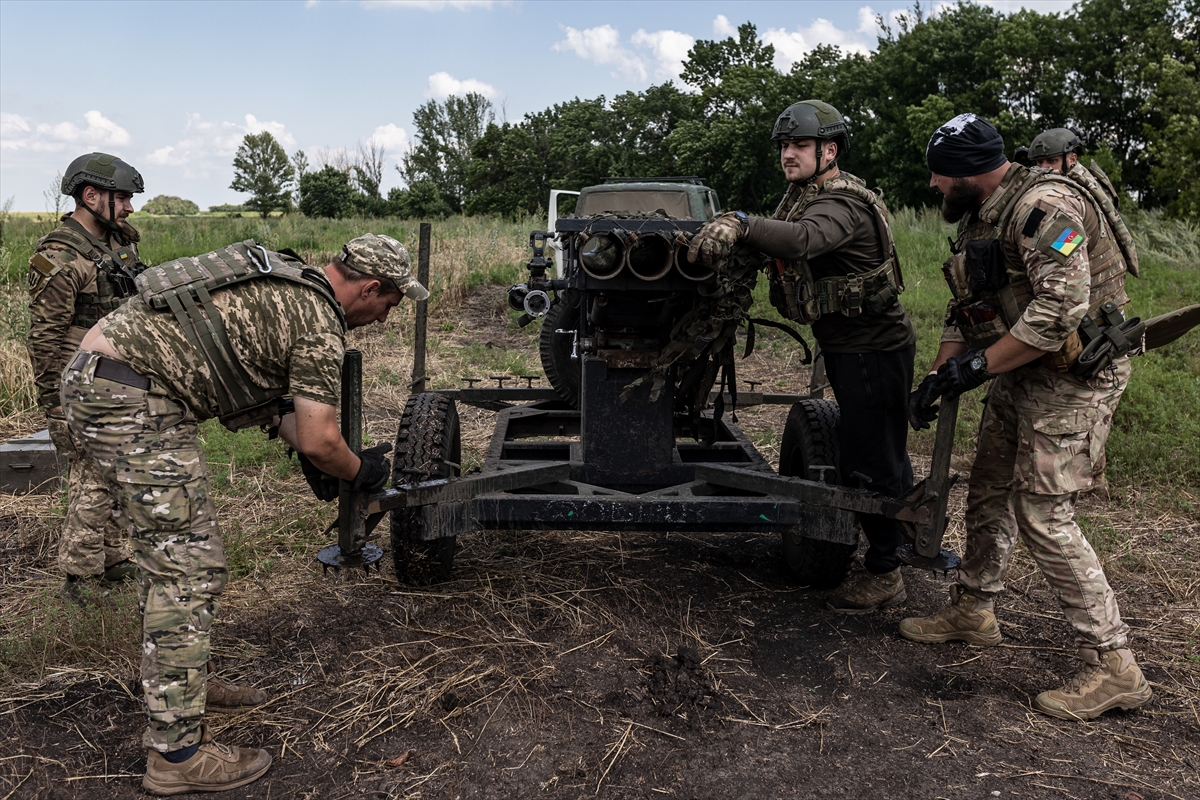 Pamje nga ushtarët ukrainas në front lufte, foto nga Anadolu Agency