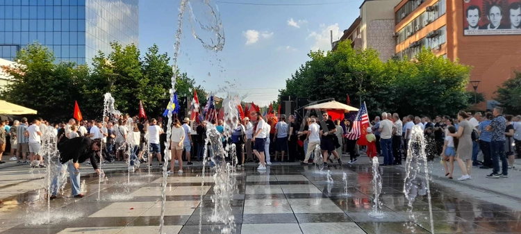 Protesta e veteranëve dhe partive opozitare në Kosovë. Foto nga koha.net