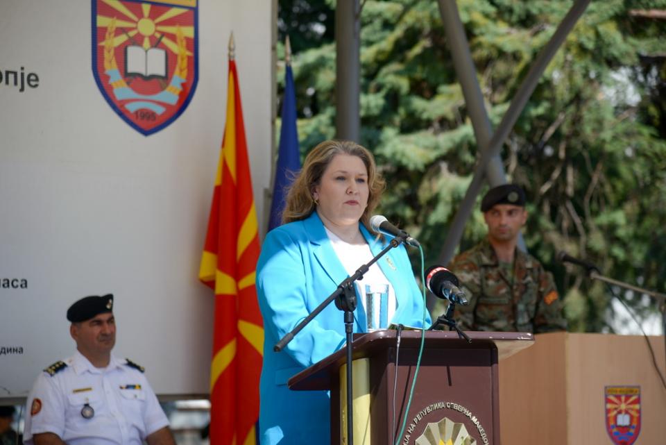 Ministrja e Mbrojtjes Sllavjanka Petrovska, Foto nga faqja zyrtare e Akademisë Ushtarake "Mihajllo Apostollski"