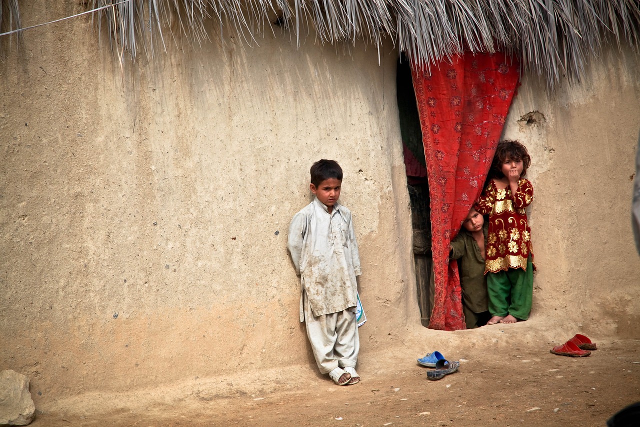 Afganistan, fëmijë, varfëri. Foto nga ArmyAmber/Pixabay