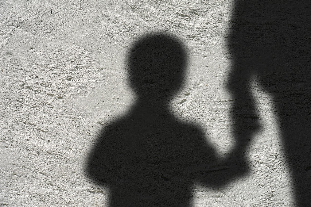 Fëmijë, dhuna ndaj fëmijëve. Foto: geralt/Pixabay