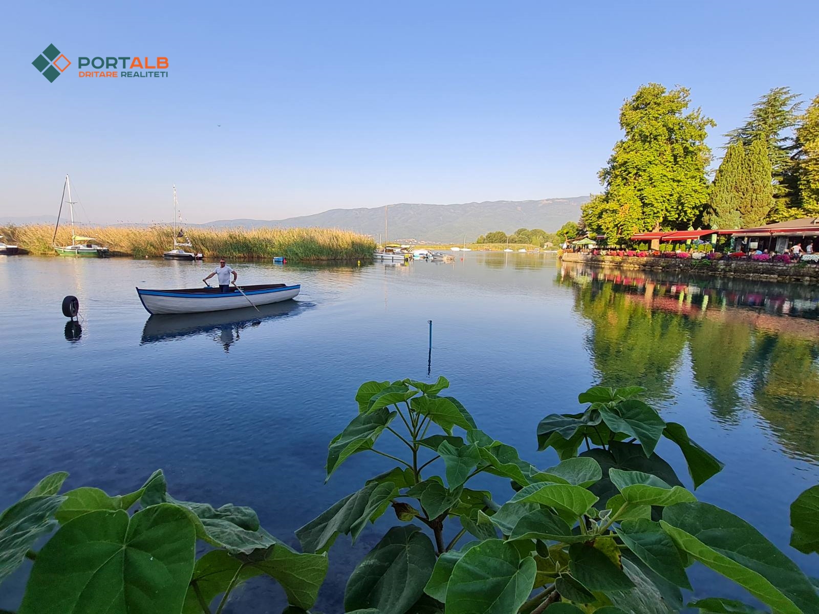 Varkë peshkimi në liqen, Struga- Fotografuar nga Shefkije Alasani / Portalb.mk