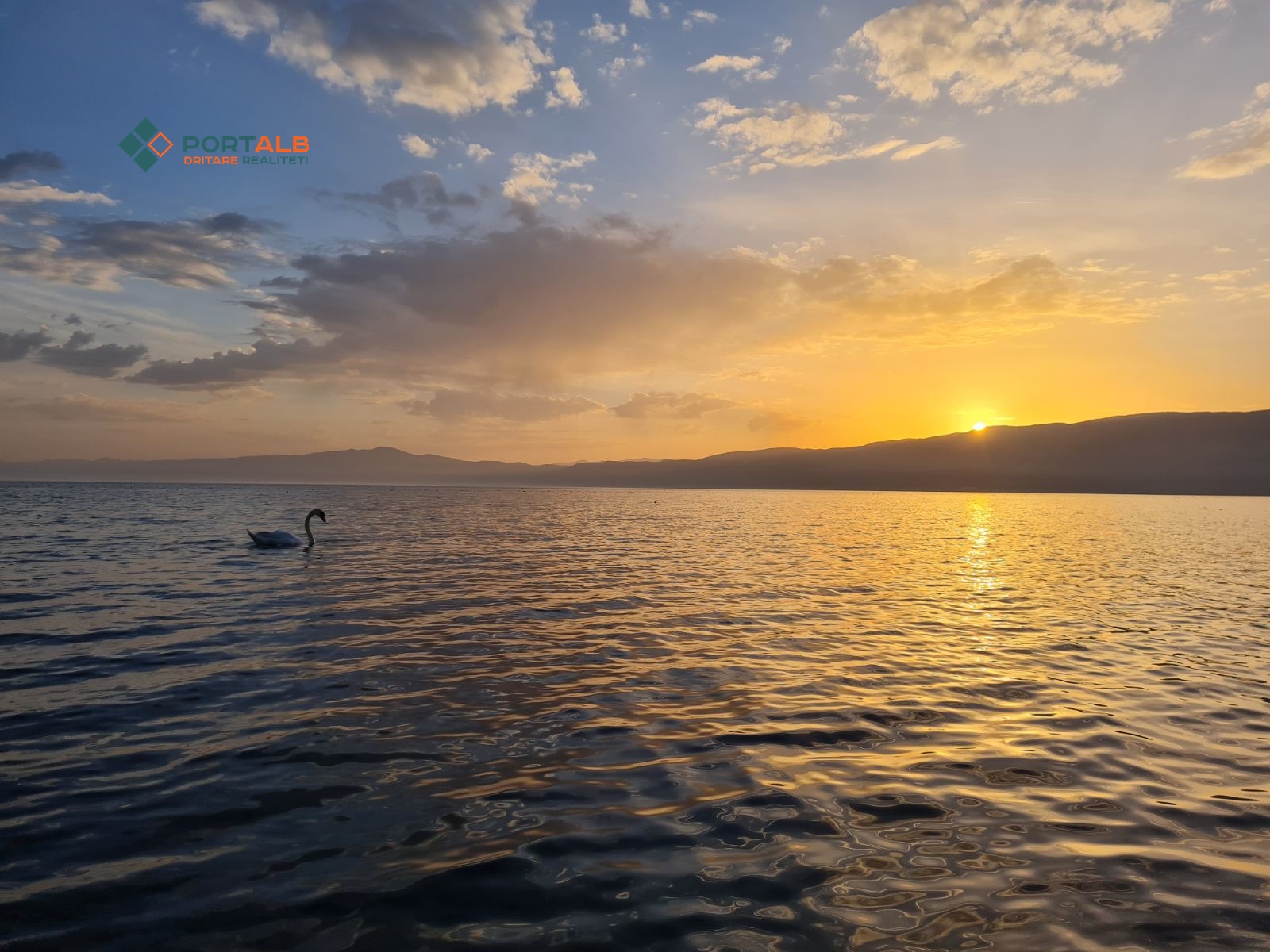 Perëndimi i diellit mbi Liqenin e Ohrit