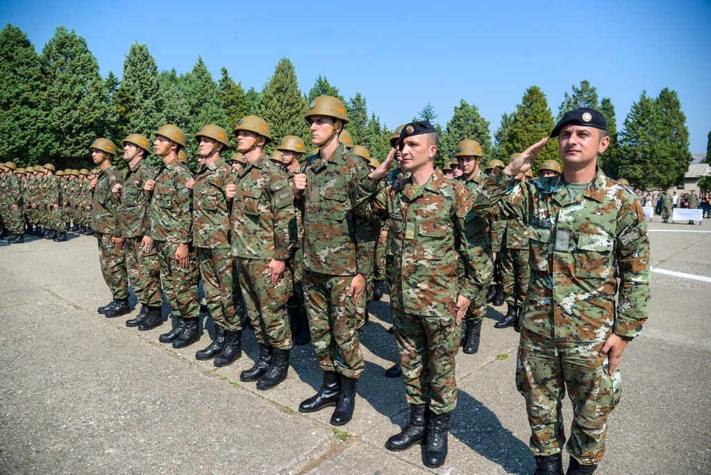 Ceremonia solemne për avancimin e 120 nënoficerëve dhe betimi solemn i 150 ushtarëve profesionistë. Foto: Ministria e Mbrojtjes