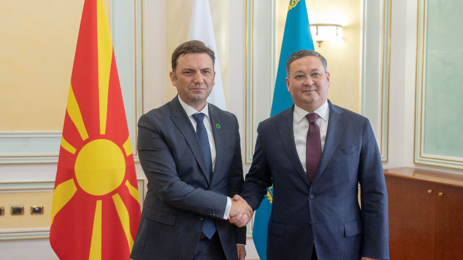 Ministri i Jashtëm i RMV-së – Bujar Osmani dhe ministri i Jashtëm i Kazakistanit - Murat Nurtleu. Foto: Profili zyrtar në Facebook i Bujar Osmanit