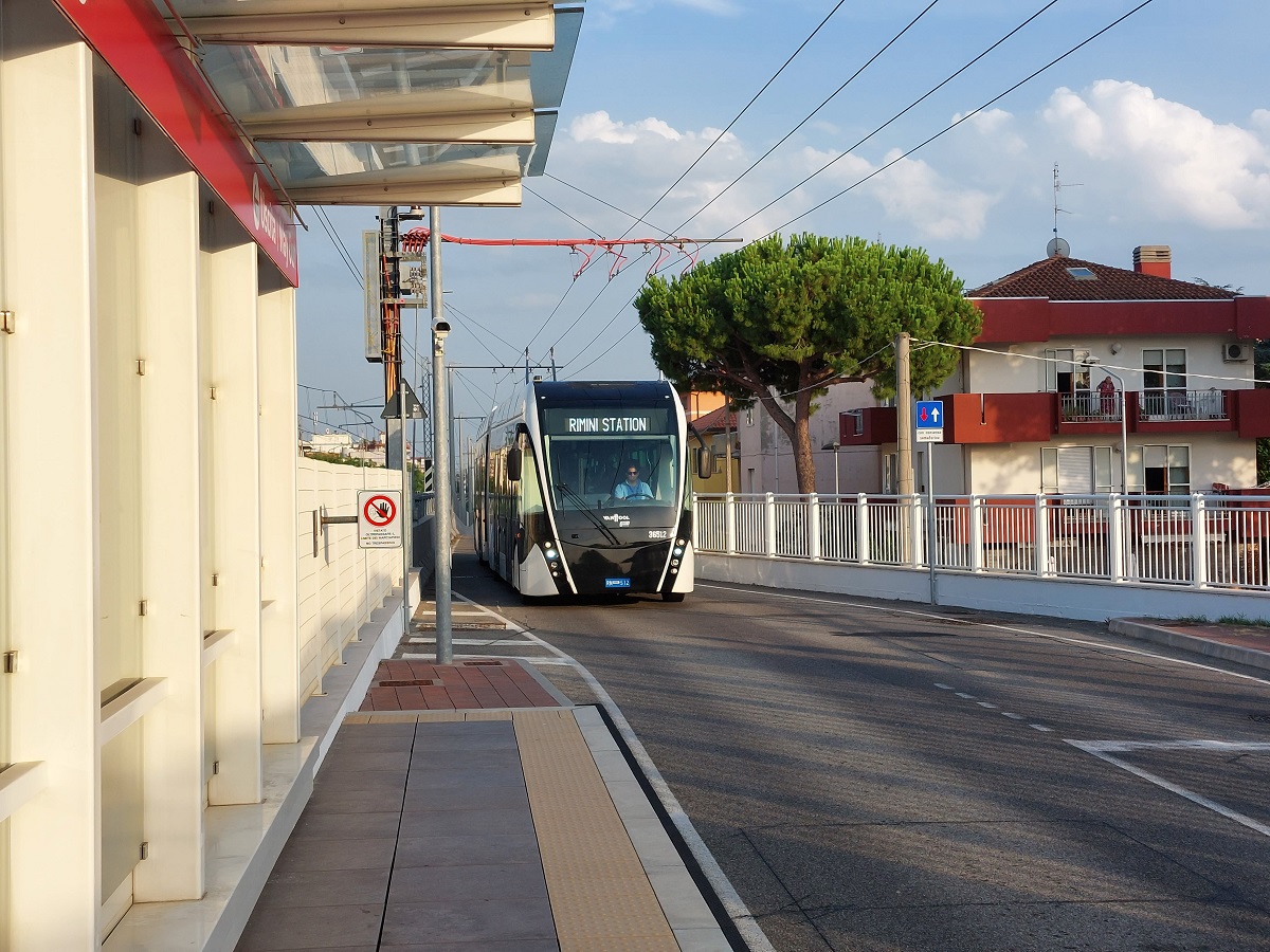 Trolejbus nga metroja e autobusëve në Rimini, Itali; Foto: Meta.mk