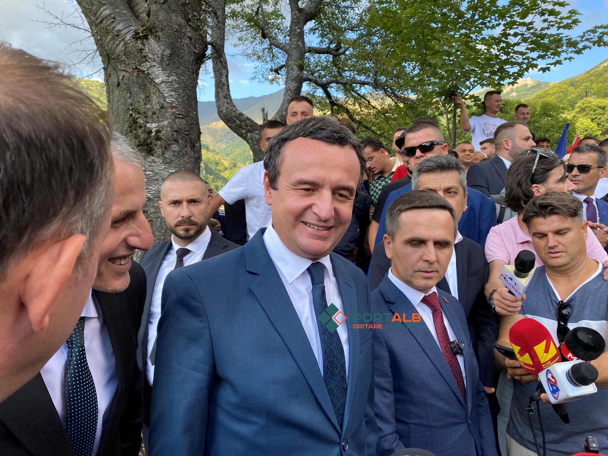 Kryeministri i Kosovës, Albin Kurti dhe kryetari i Tetovës, Bilall Kasami. Foto nga Fisnik Xhelili Portalb.mk