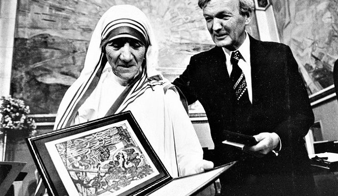 Nënë Tereza në ceremoninë e dorëzimit të çmimit Nobel për Paqe