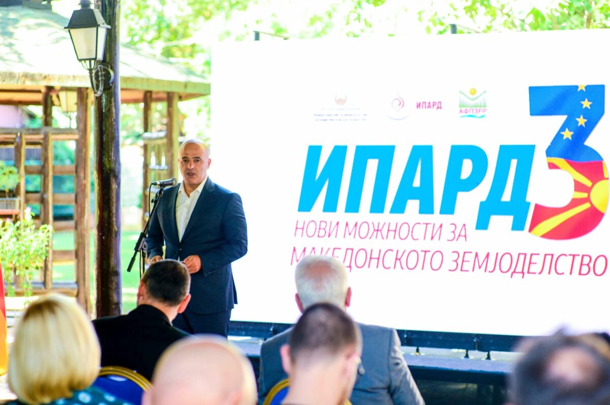 Kryeministri Dimitar Kovaçevski gjatë prezantimit të programit IPARD 3/Foto: Qeveria e RMV