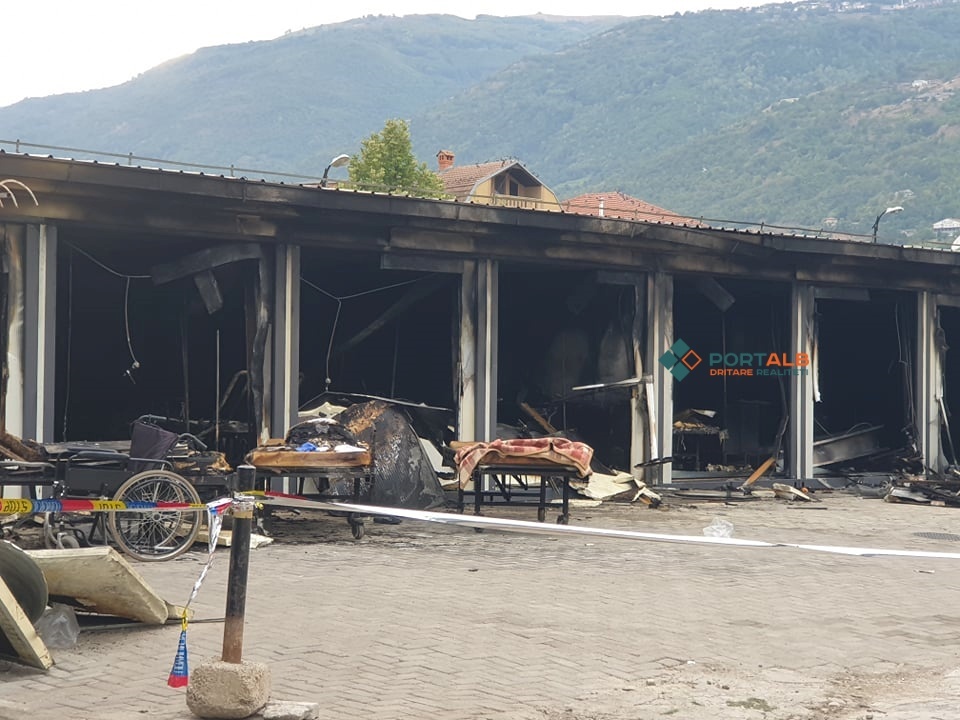 Zjarri shkatërroi spitalin modular KOVID në Tetovë, foto: Fisnik Xhelili