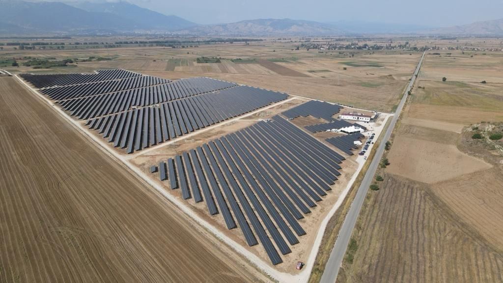 Panele diellore, centrali privat fotovoltaik “FEC Novac”. Foto: Qeveria e RMV-së