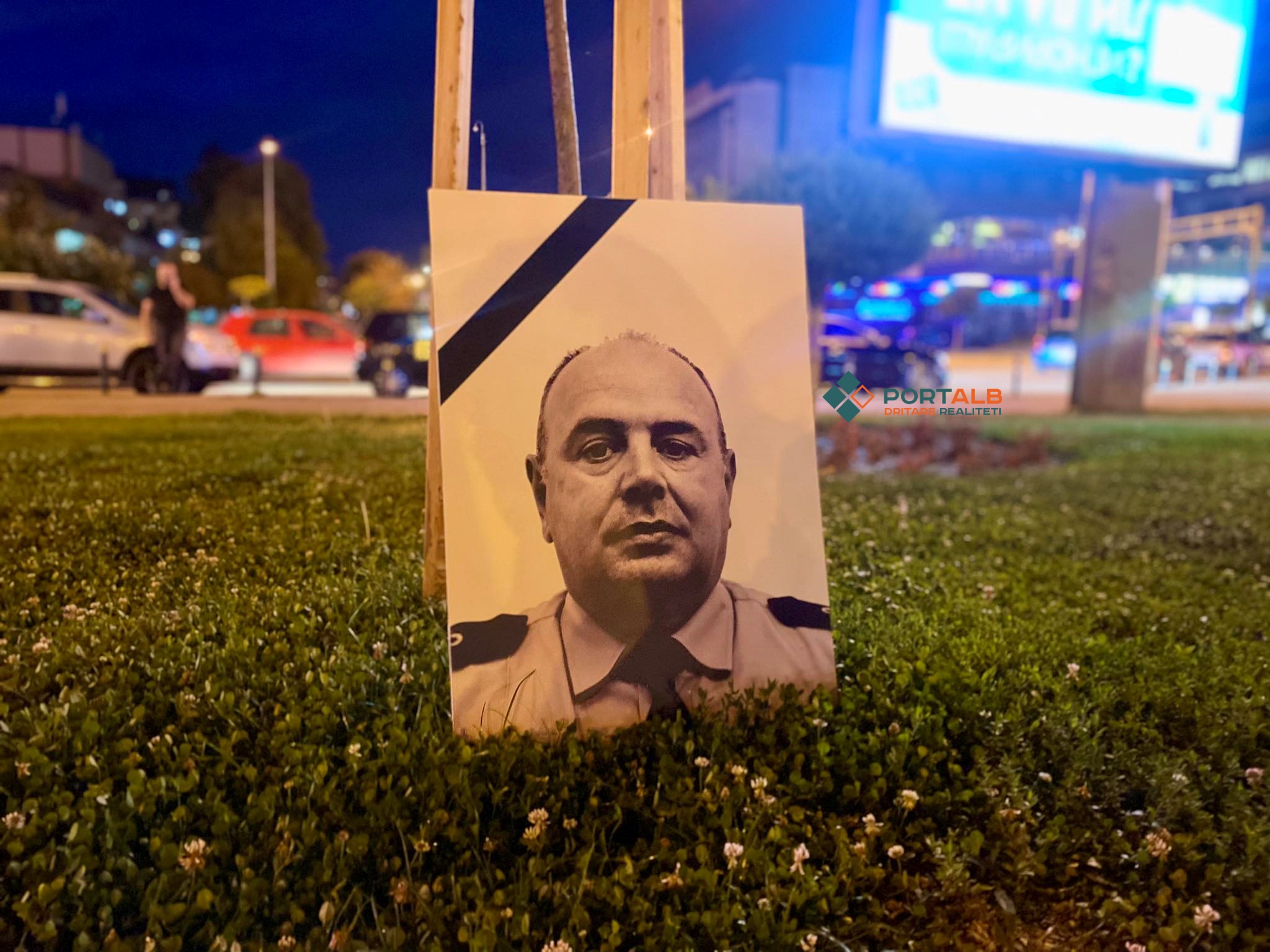 Tetovë, homazhe për policin e ndjerë, Afrim Bunjakun. Foto nga Fisnik Xhelilin - Portalb.mk