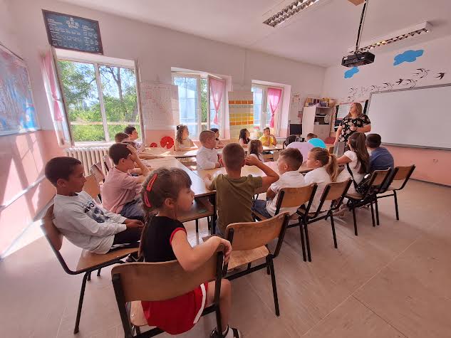 Të gjithë fëmijët nga klasa e parë deri në të pestën kanë një mësuese dhe mësojnë në një klasë. Foto: Meta.mk