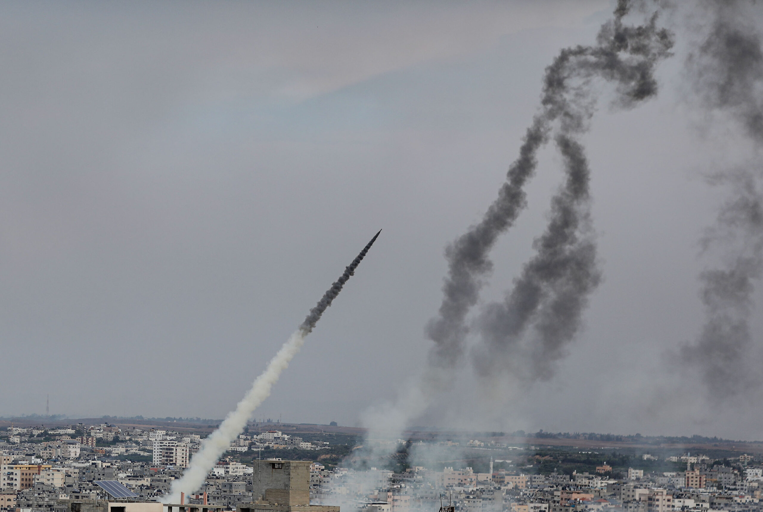 Raketat e lëshuara nga Gaza në përgjigje të sulmeve ajrore izraelite. Foto: AA