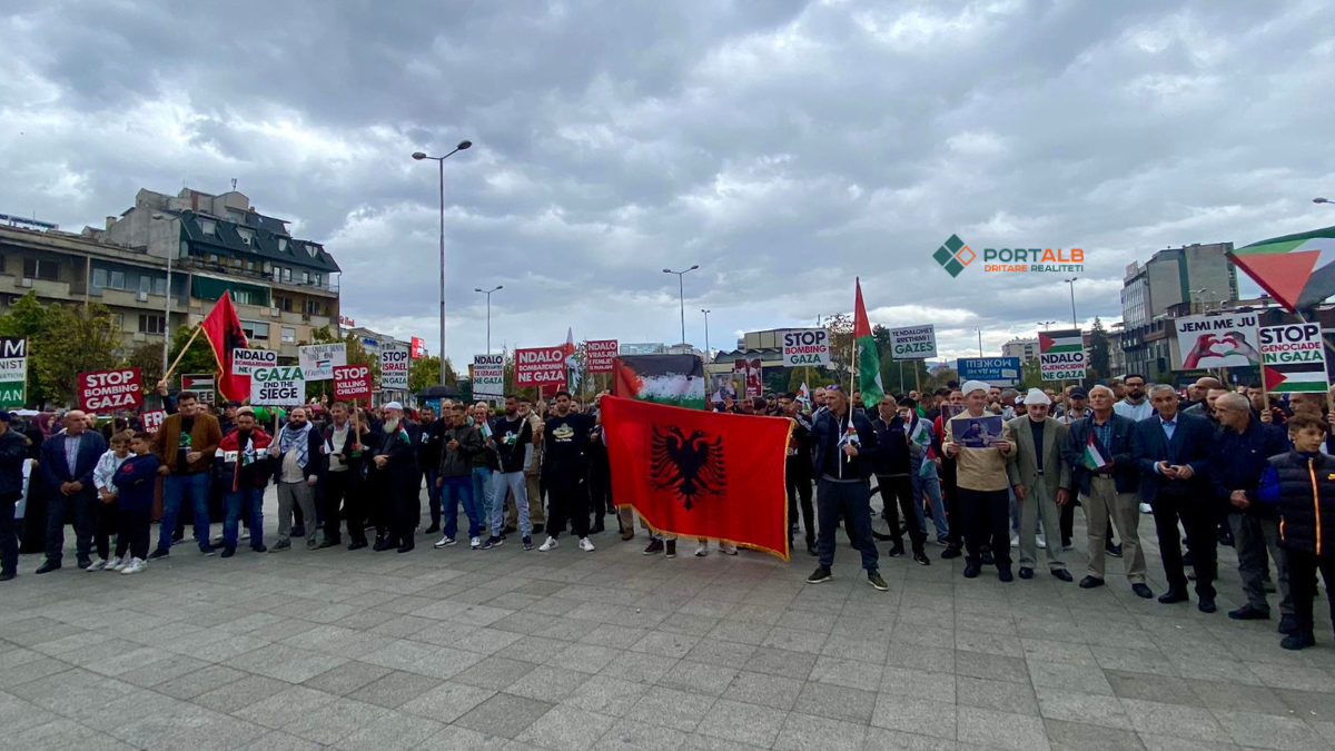 Protestë në sheshin e Tetovës në mbështetje të Palestinës. Foto: Fisnik Xhelili/Portalb.mk
