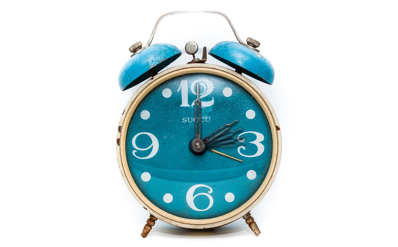 Orë, ora, Llogaritja dimërore e kohës. Foto: PIRO4D/Pixabay
