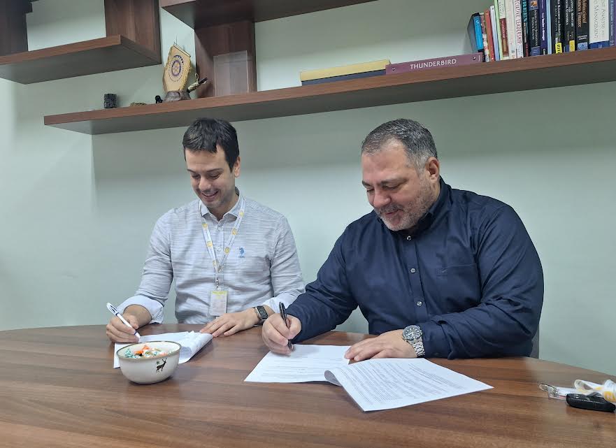 Novakovski dhe Jashari nënshkruan memorandum bashkëpunimi. Foto: Meta.mk