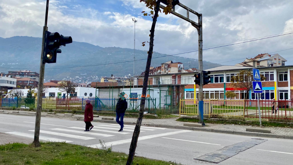 Shkolla fillore "Kirili dhe Metodi" dhe çerdhja afër bulevardit "V.S. Bato" (Industrial) në Tetovë. Foto: Fisnik Xhelili/Portalb.mk