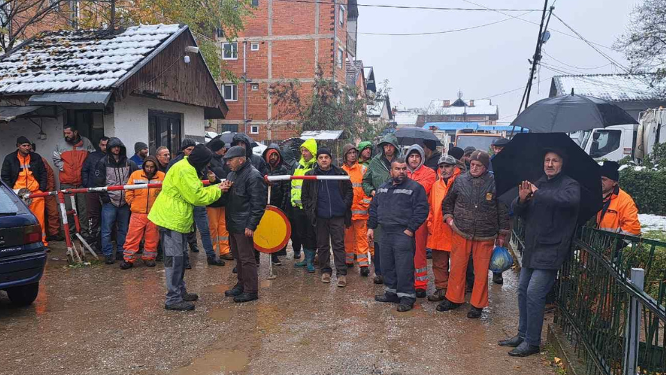Punëtorët e Higjienës Komunale në Tetovë në protestë, nuk kanë marrë rroga disa muaj (28 nëntor 2023)