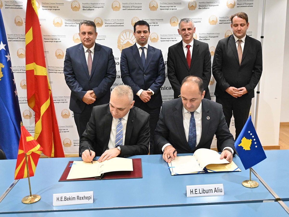 Nënshkrimi i marrëveshjes për ndërtimin e tunelit të përbashkët Maqedoni-Kosovë, në drejtimin e ri rrugor Tetovë-Prizren. Foto: Ministria e Transportit dhe Lidhjeve