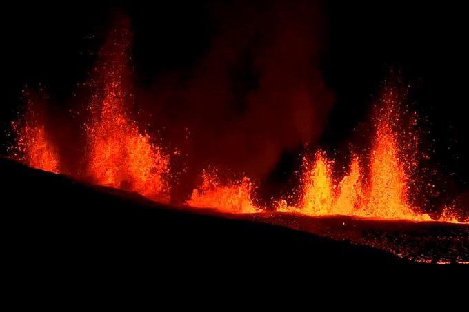 Vullkani në Islandë. Foto nga NEXTA (twitter)