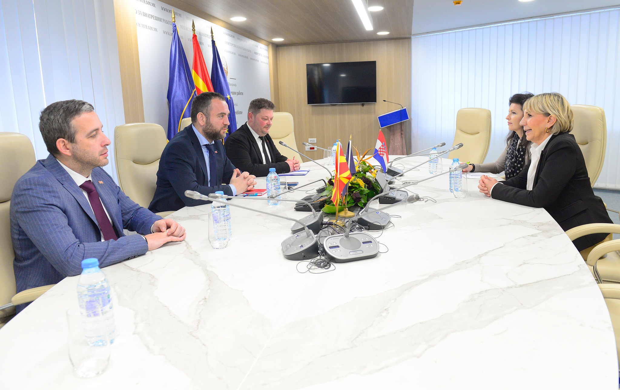 Ministri i Brendshëm teknik Pançe Toshkovski në takim me ambasadoren e Kroacisë në RMV. Foto: Faqja zyrtare e Pançe Toshkovskit në Facebook