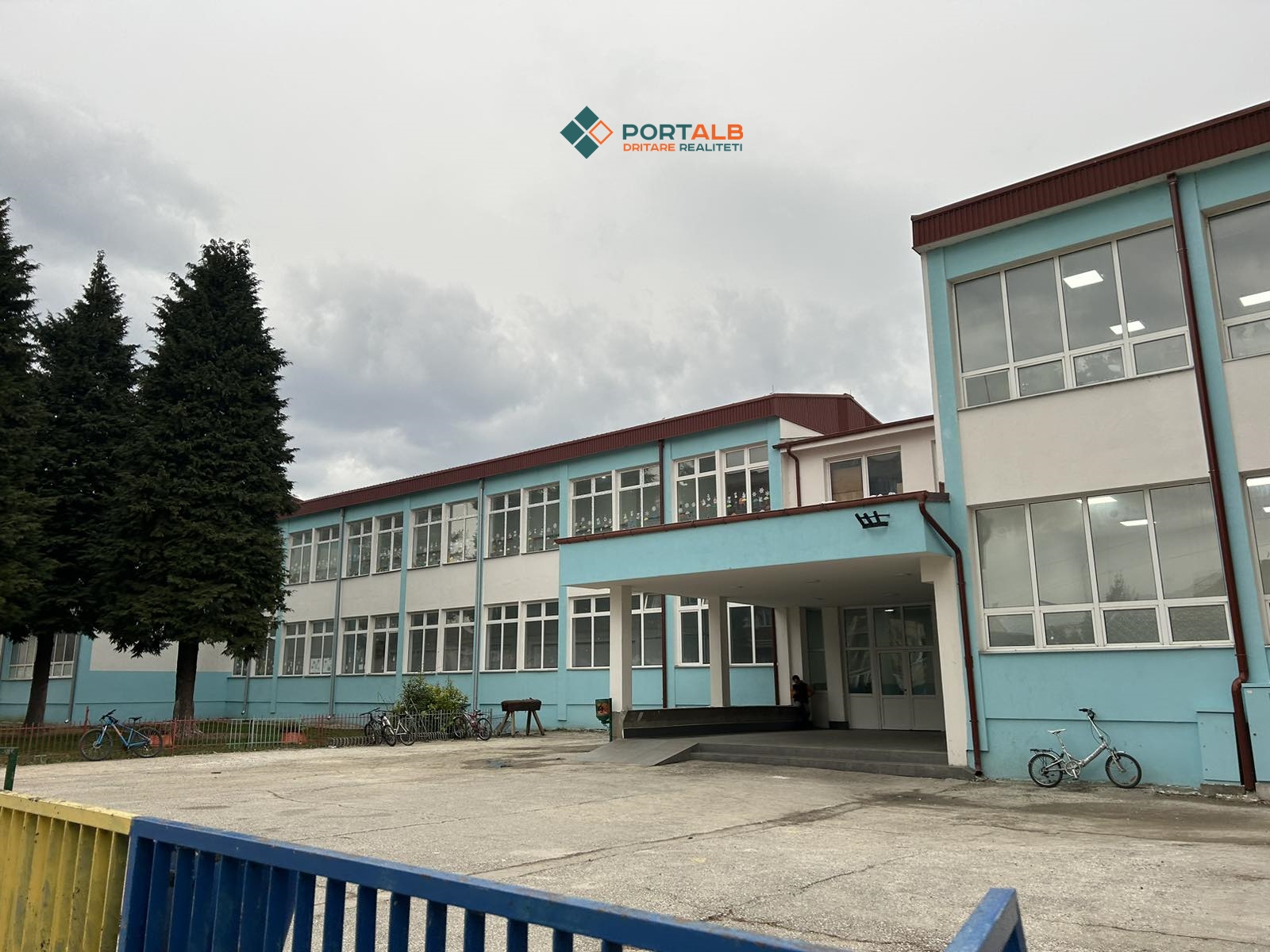 Shkolla fillore komunale në qytetin e Strugës "Vëllezërit Milladinovci" - Fotografuar me 29.02.2024 PORTALB.MK