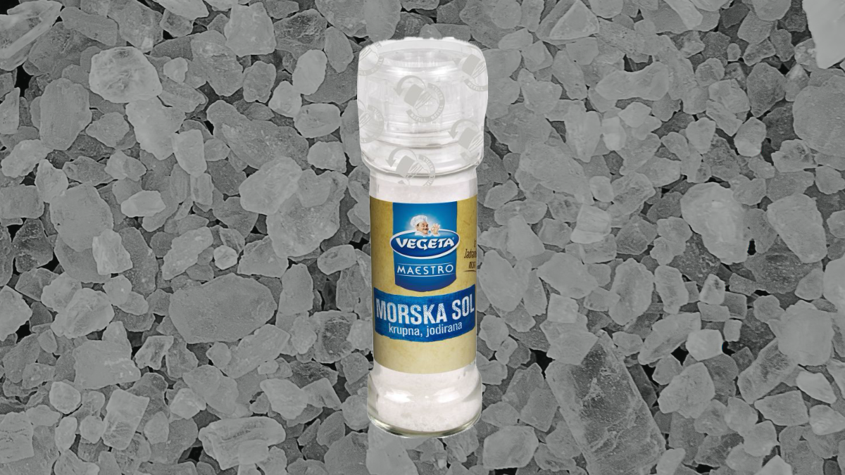 Produkti “Vegeta Maestro”  kripë deti me kokra të mëdha në paketim 100 gram. Foto e edituar nga Portalb.mk