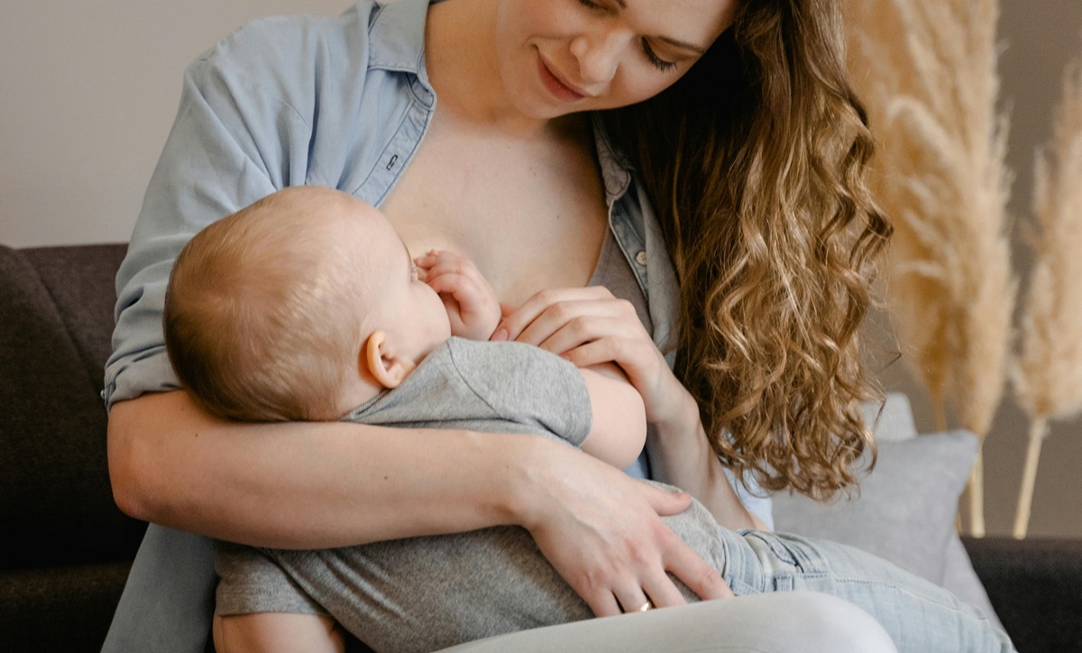 Gjidhënie, foshnje, nënë. Foto: MART PRODUCTION/Pexels