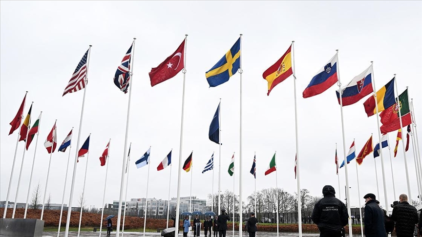 Flamuri i Suedisë u ngrit në selinë e NATO-s. Foto: Anadolu Agency