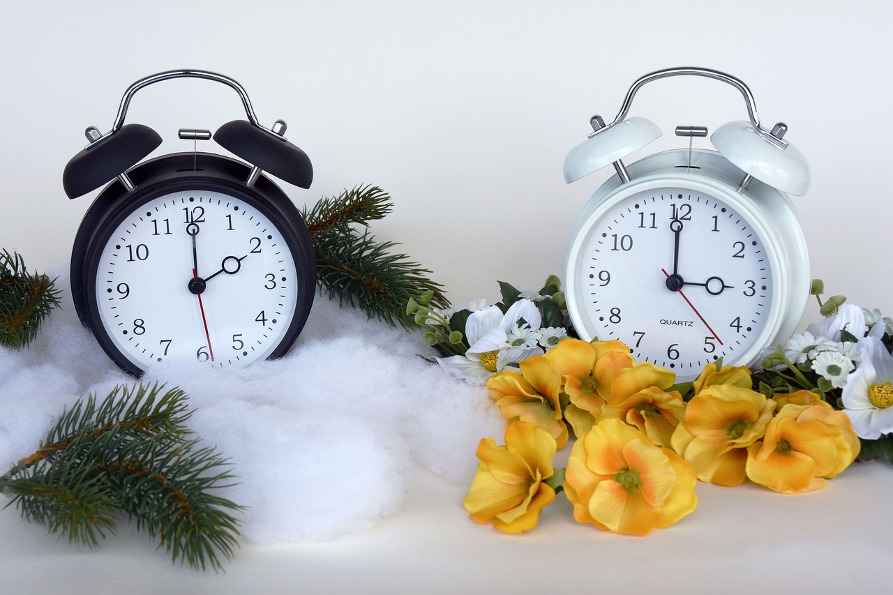 Orë, ora, llogaritja dimërore dhe verore e kohës. Foto: anncaptures/Pixabay