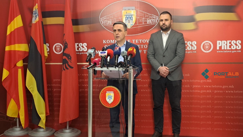 Kryetari i Komunës së Tetovës Bilall Kasami dhe kryetari i Këshillit të Komunës së Tetovës Besar Durmishi. Foto: Fisnik Xhelili/Portalb.mk