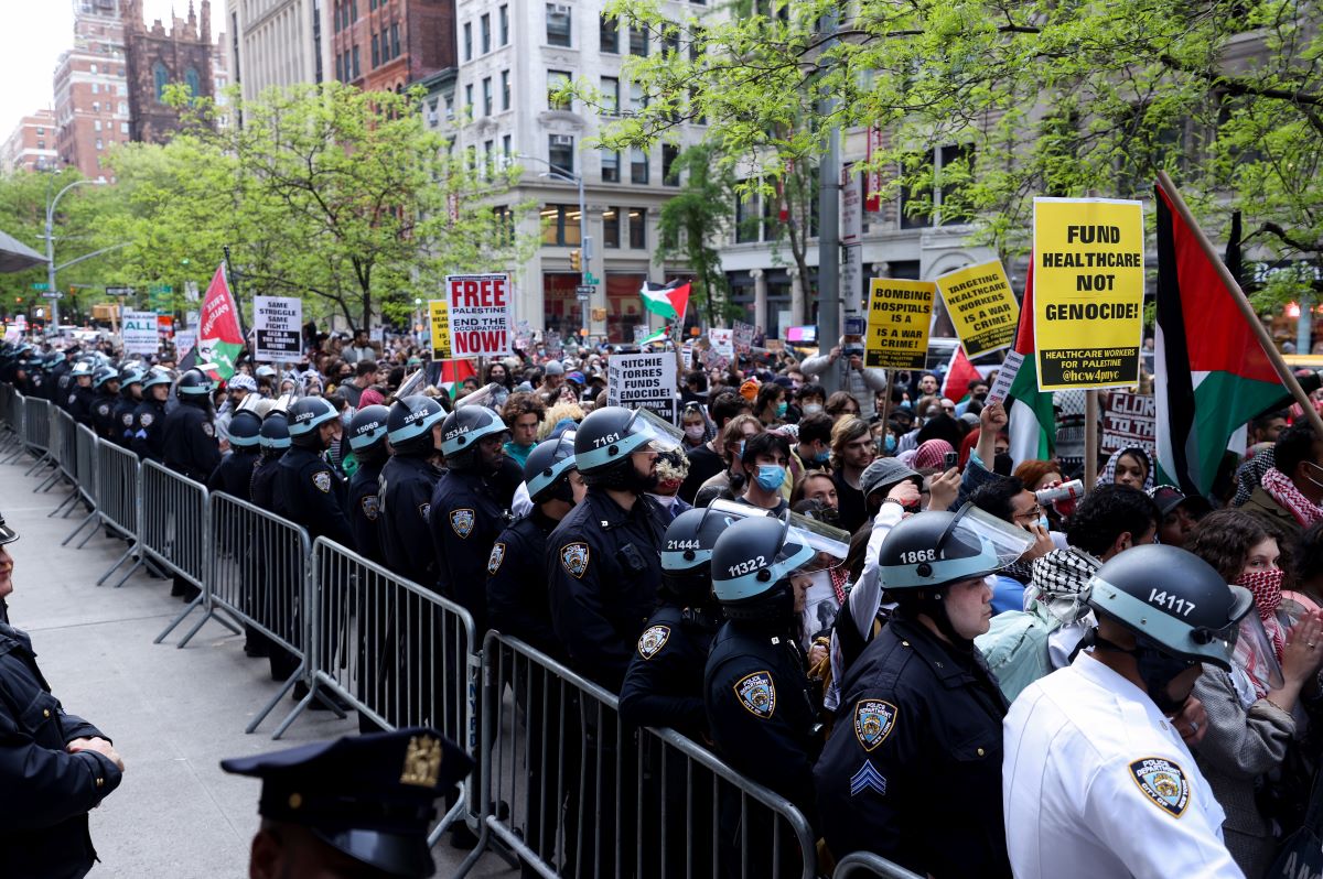 Studentë dhe aktivistë në New York organizojnë protestë në mbështetje të Palestinës/Foto: Lokman Vural Elibol - Anadolu Agency